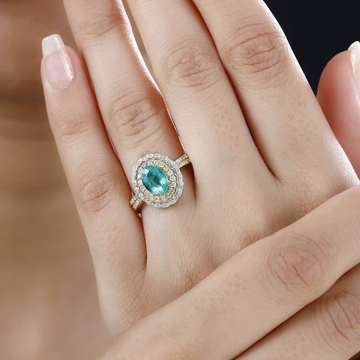 Luxoro AAA Boyaca Colombian Emerald, I2 Yellow and White Diamond 1.75 ctw Ring in 14K Yellow Gold (Size 8.5) 4.65 Grams image number 2