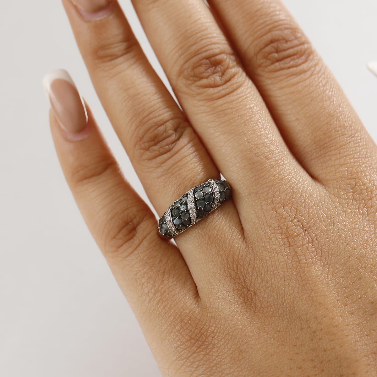 Narsipatnam Alexandrite and White Zircon 1.30 ctw Waves Ring in Rhodium Over Sterling Silver (Size 6.0) image number 2