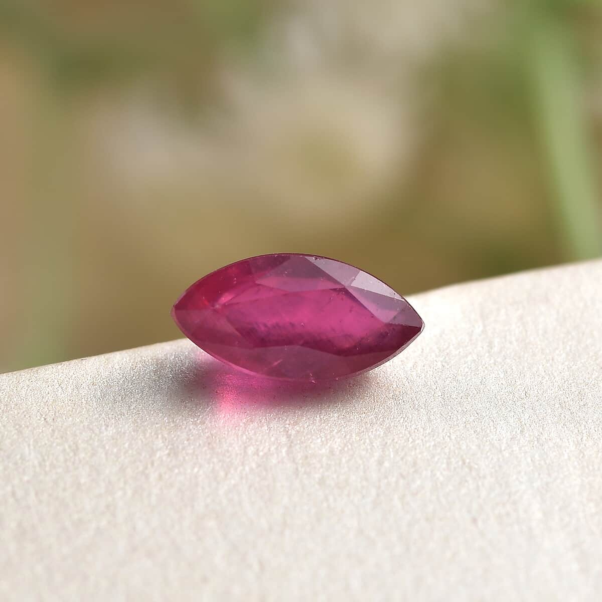 Premium Niassa Ruby (FF) (Mrq 10x5mm) 1.14 ctw image number 1