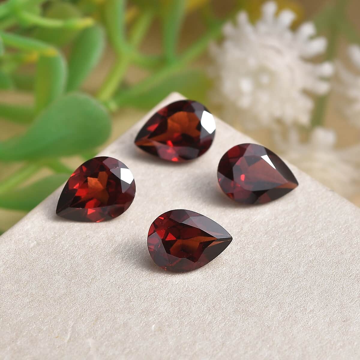 Mozambique Garnet Set of 4 (Pear 8x6mm) 4.64 ctw Loose Gemstone image number 1