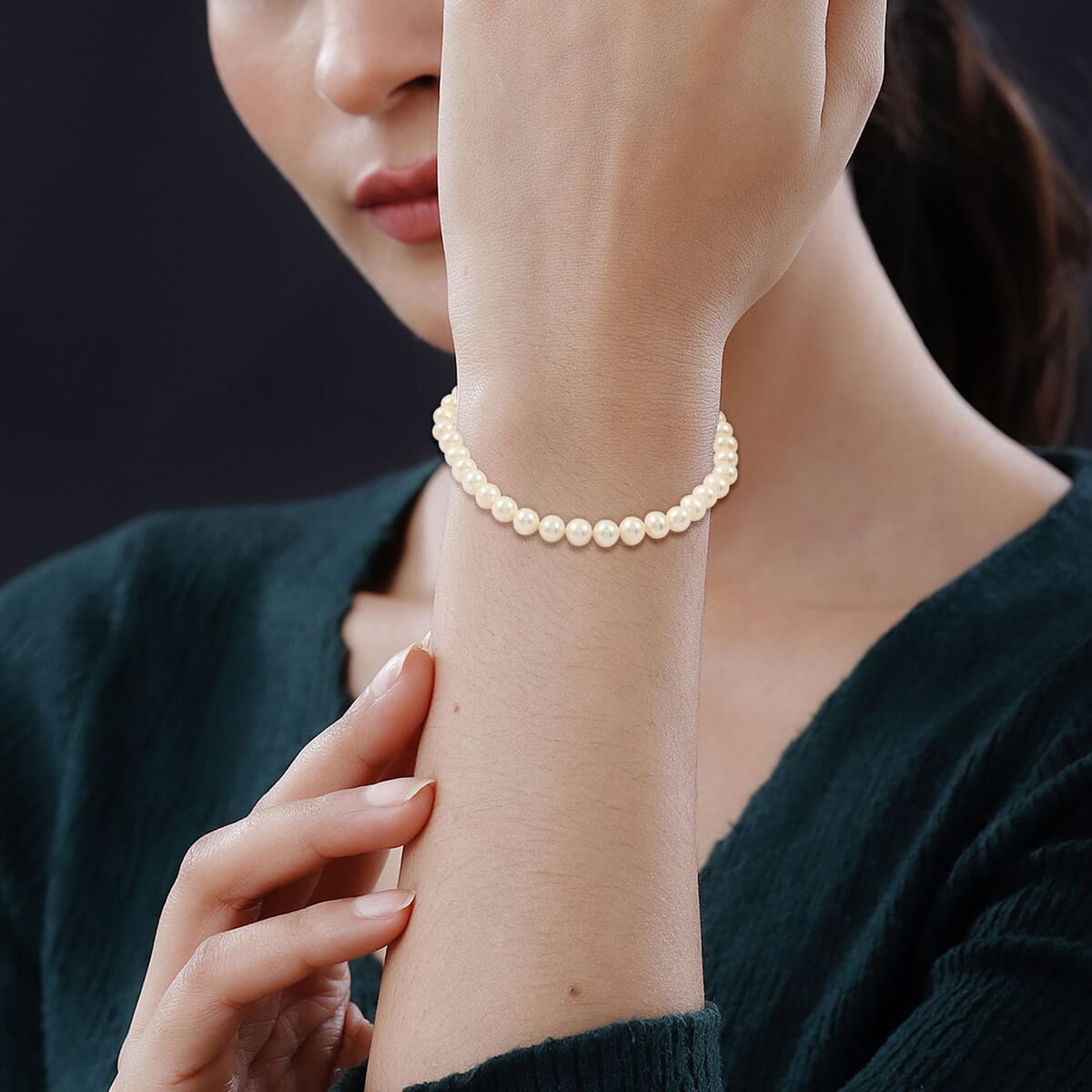 Freshwater Pearl Bracelet in Goldtone (9.00 In) image number 2