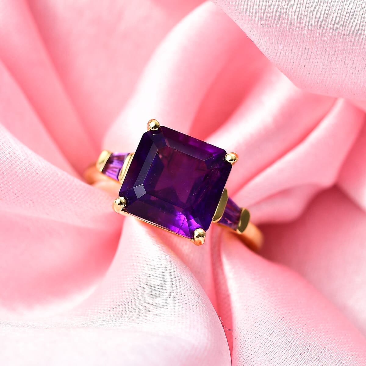 African Amethyst 5.00 ctw Solitaire Ring in 18K Vermeil Yellow Gold Over Sterling Silver (Size 7.0)  image number 1