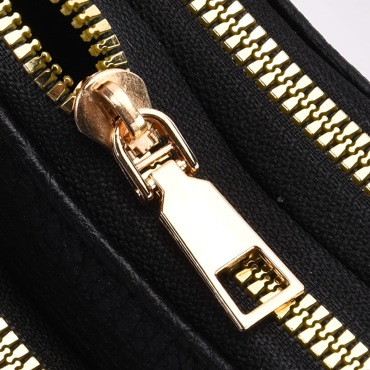 Black Heart Shape Faux Leather Crossbody Bag with Adjustable Shoulder Strap image number 5
