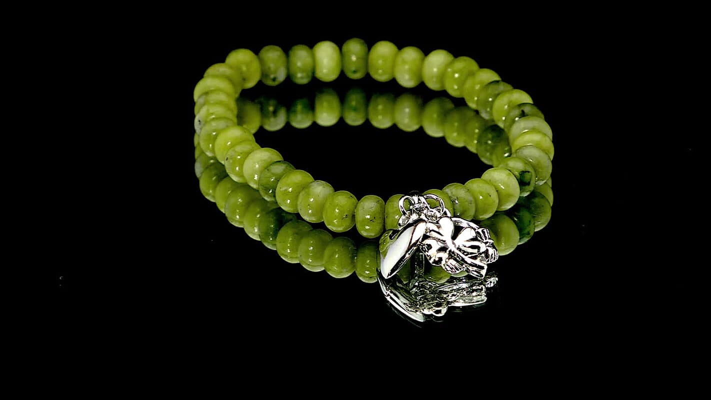 Connemara Marble 97.00 ctw Roundel Stretch Bracelet with Heart, Clover Leaf and Claddagh Charm in Silvertone