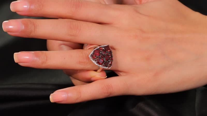 Mozambique Garnet Trillion Shape Ring in Rhodium Over Sterling Silver (Size 10.0) 4.60 ctw