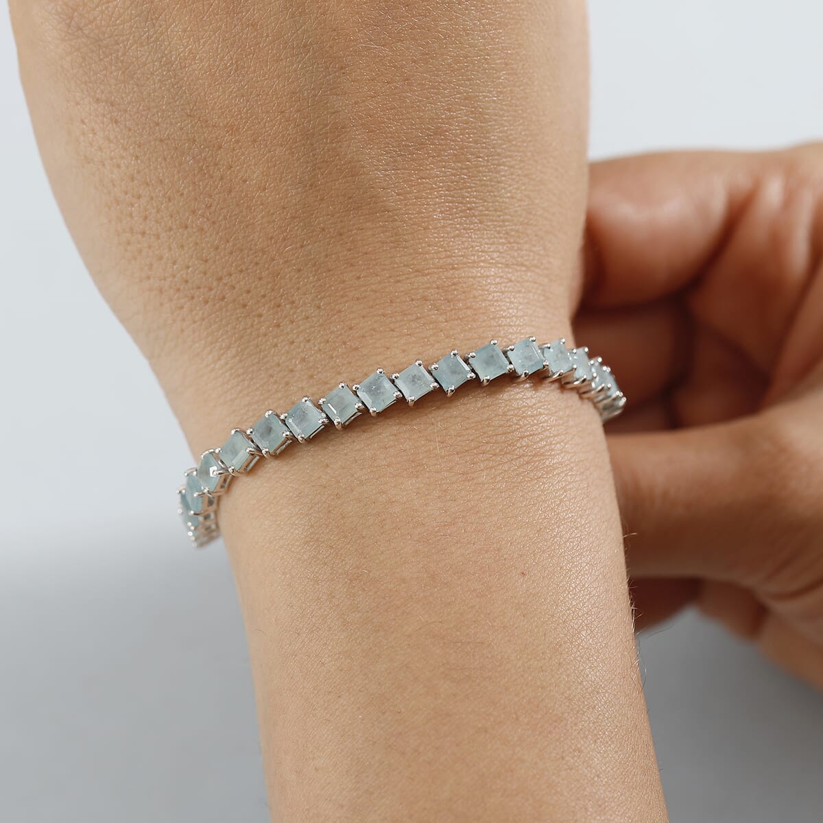 Grandidierite 14.25 ctw Wave Bracelet in Rhodium Over Sterling Silver (8.00 In) image number 2