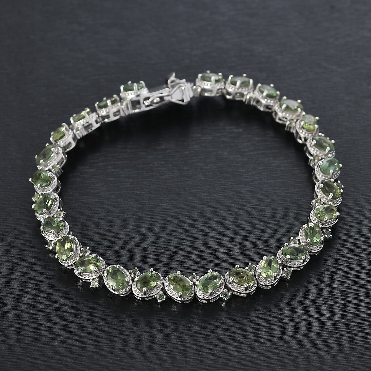 Natural Green Apatite 11.25 ctw Bracelet in Rhodium Over Sterling Silve (6.50 In)  image number 1