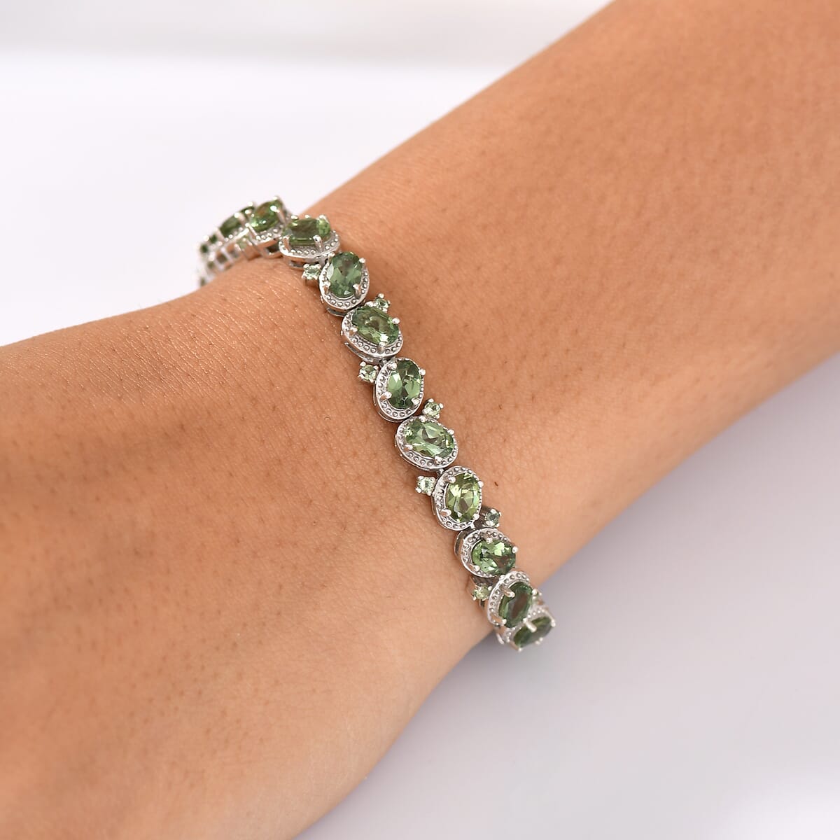 Natural Green Apatite 11.25 ctw Bracelet in Rhodium Over Sterling Silve (6.50 In)  image number 2