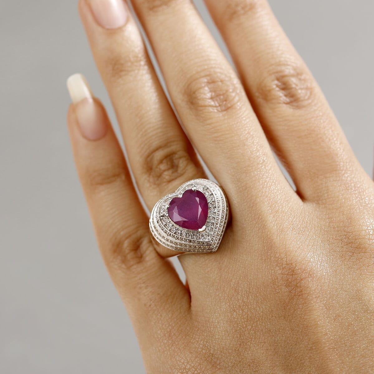 Niassa Ruby(FF) and White Zircon 6.60 ctw Heart Ring in Rhodium Over Sterling Silver (Size 9.0) image number 2