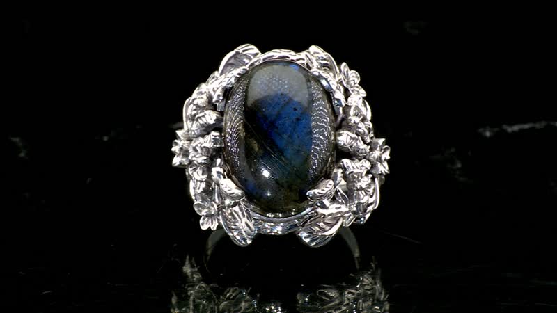 Artisan Crafted AAA Malagasy Labradorite Solitaire Ring in Sterling Silver (Size 10.0) 13.50 ctw