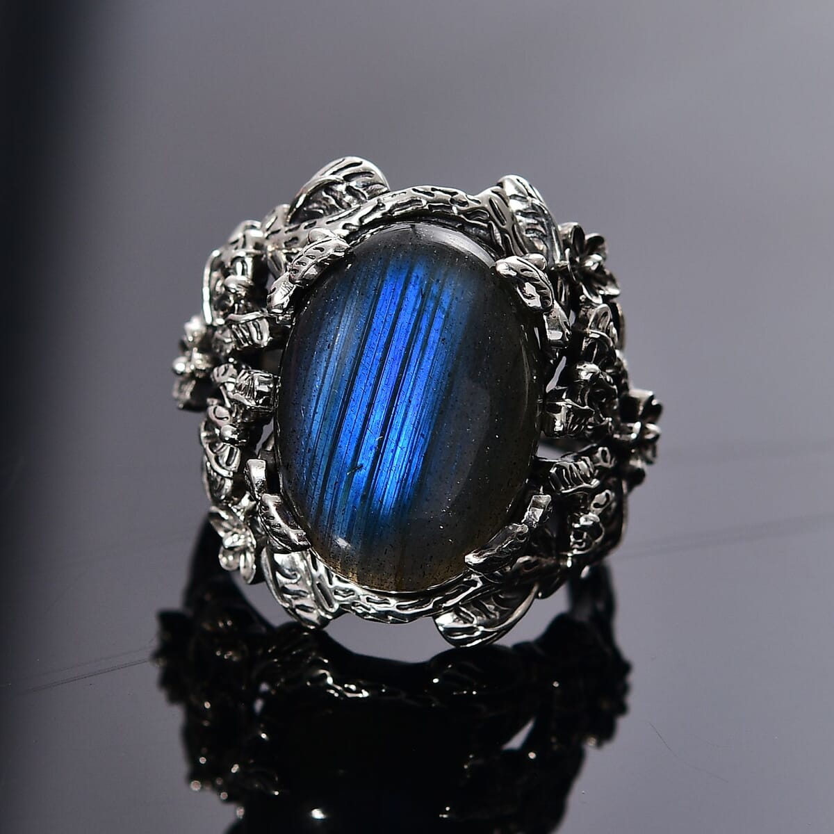 Indian Artisan Crafted AAA Malagasy Labradorite 13.50 ctw Mystic Bloom Ring in Sterling Silver (Size 8.0) image number 1
