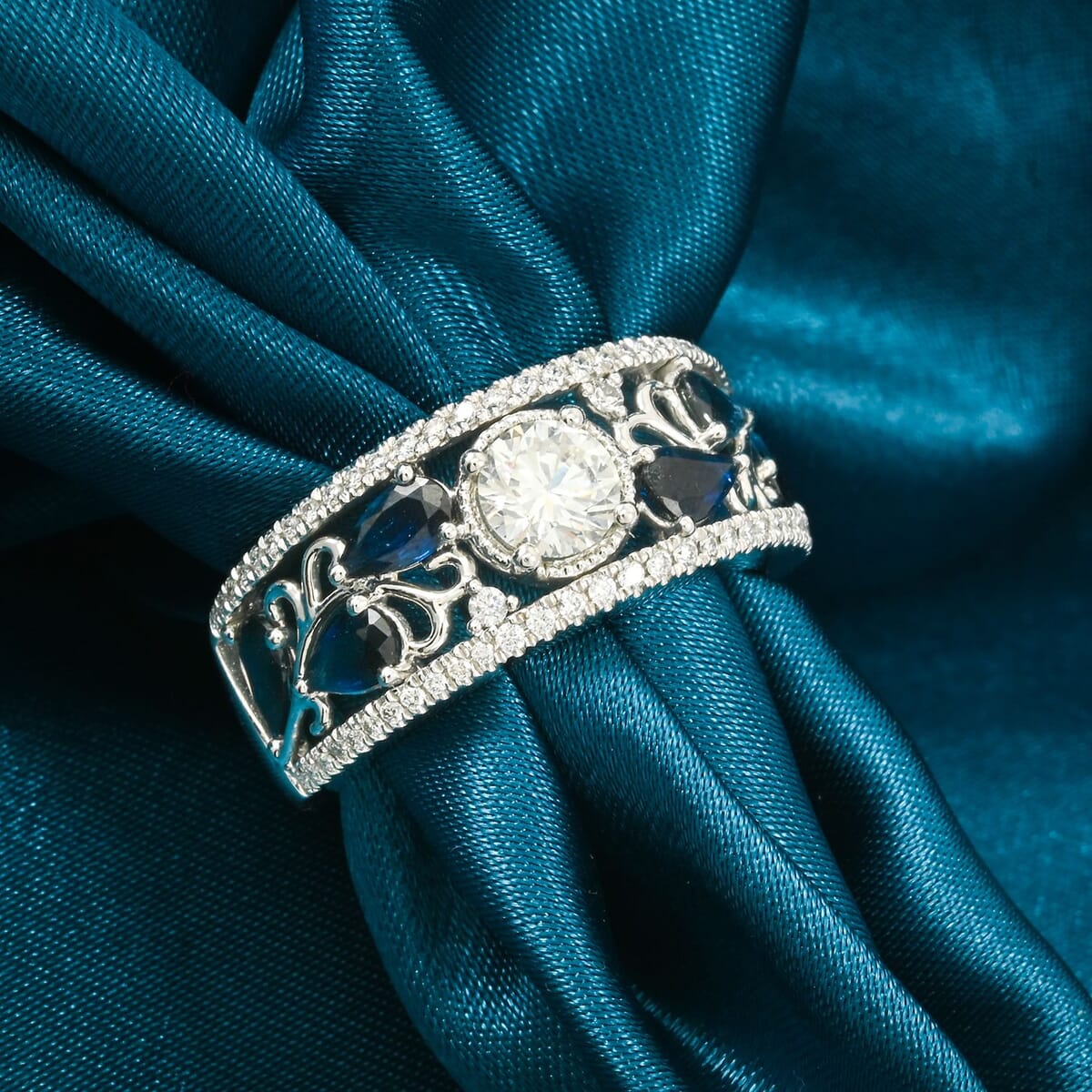 Modani White Diamond (VS,G) and Blue Sapphire 1.76 ctw Ring in 950 Platinum (Size 6.0) 9.55 Grams image number 1