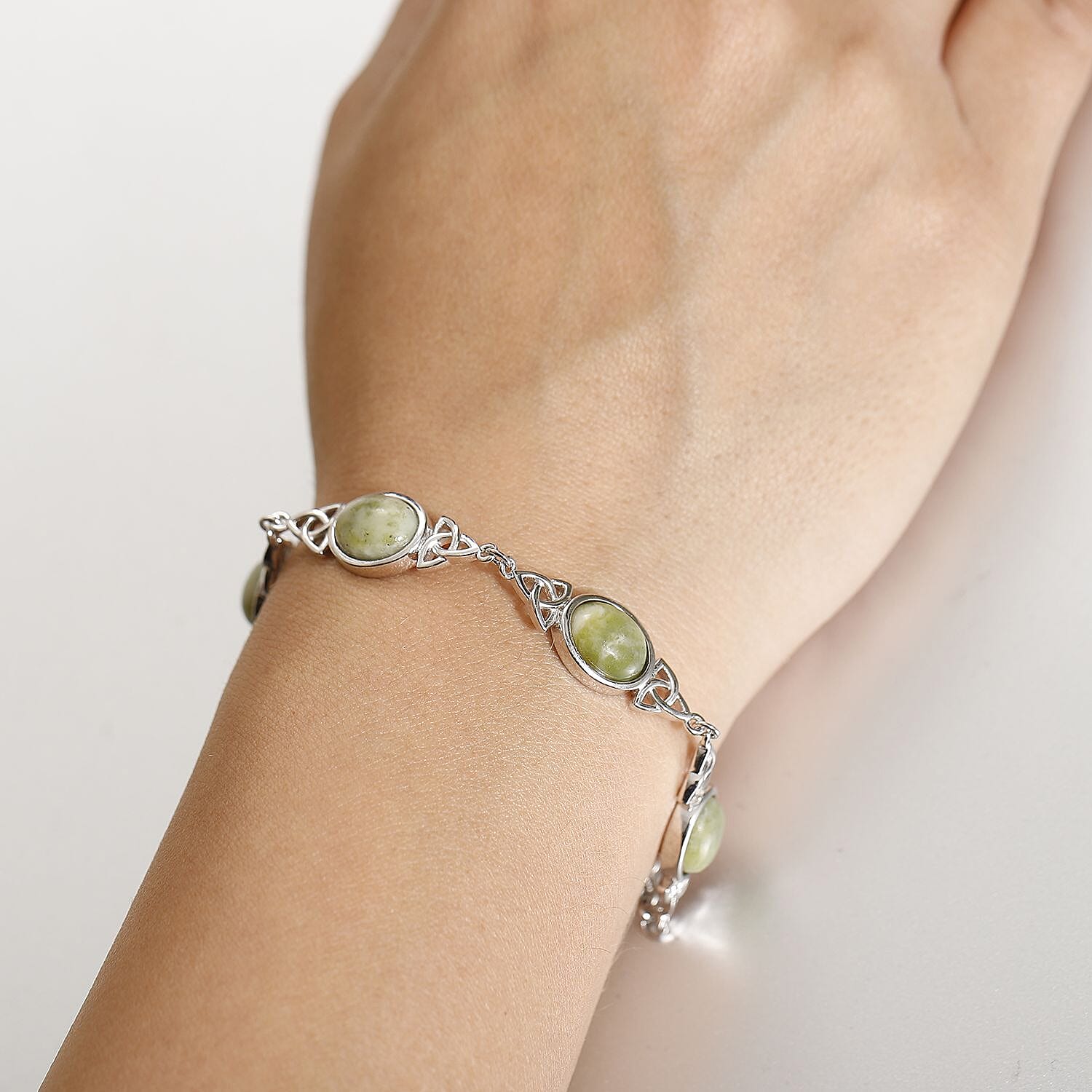 Default Title - Product card gallery slide 3 (10145896300827)