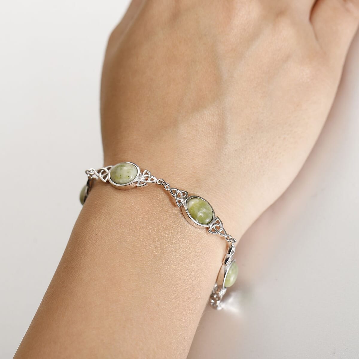 Karis Connemara Marble 16.40 ctw Celtic Trinity Knot Bracelet in Platinum Bond (7.25 In) image number 2