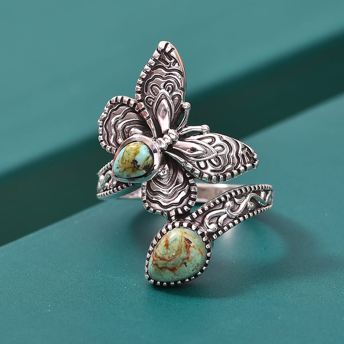 Indian Artisan Crafted Royston Turquoise 1.50 ctw Forest Whisper Ring in Sterling Silver (Size 9.0) image number 1
