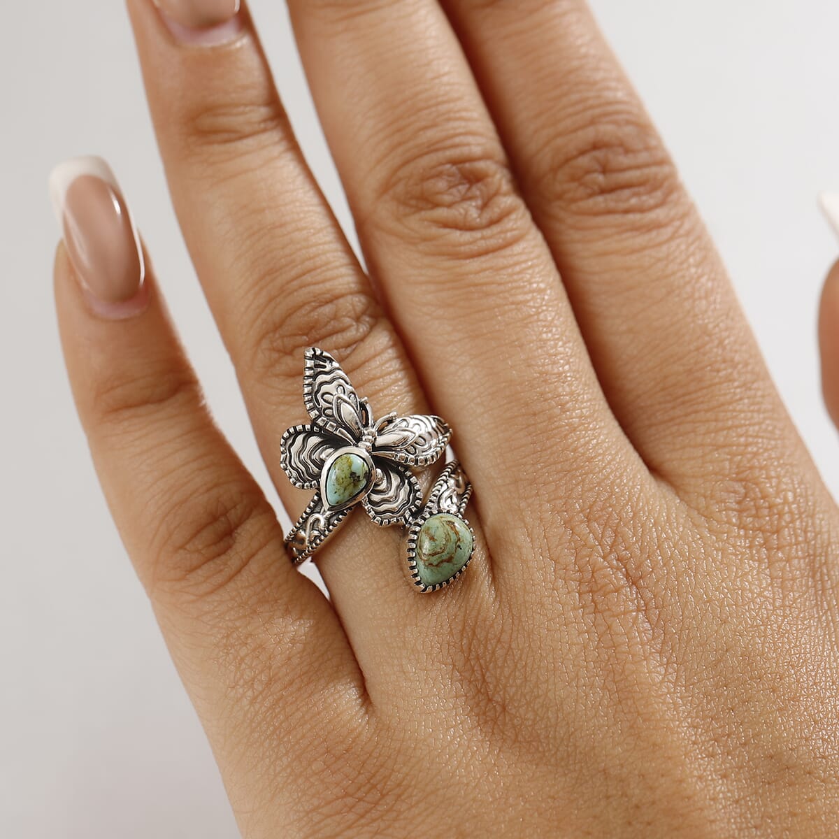 Indian Artisan Crafted Royston Turquoise 1.50 ctw Forest Whisper Ring in Sterling Silver (Size 9.0) image number 2