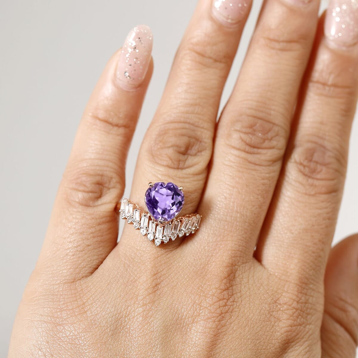 AAA Rose De France Amethyst and White Zircon 4.00 ctw Heart Chevron Ring in 18K Vermeil Rose Gold Over Sterling Silver (Size 8.0) image number 2