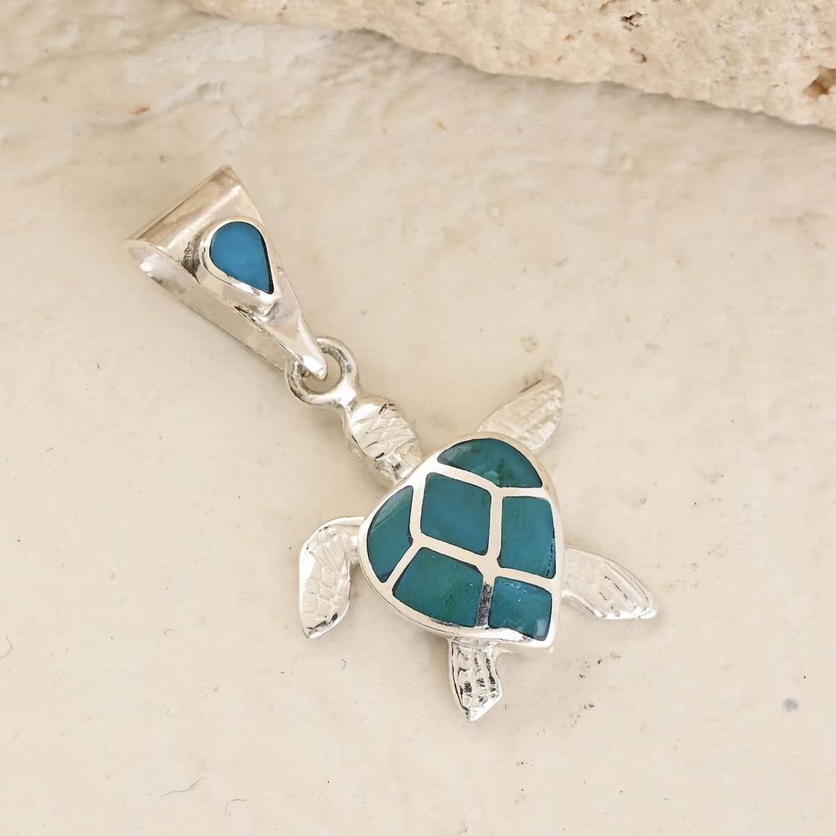 Peruvian Artistry Turquoise 0.60 ctw Mini Turtle Pendant in Sterling Silver image number 1