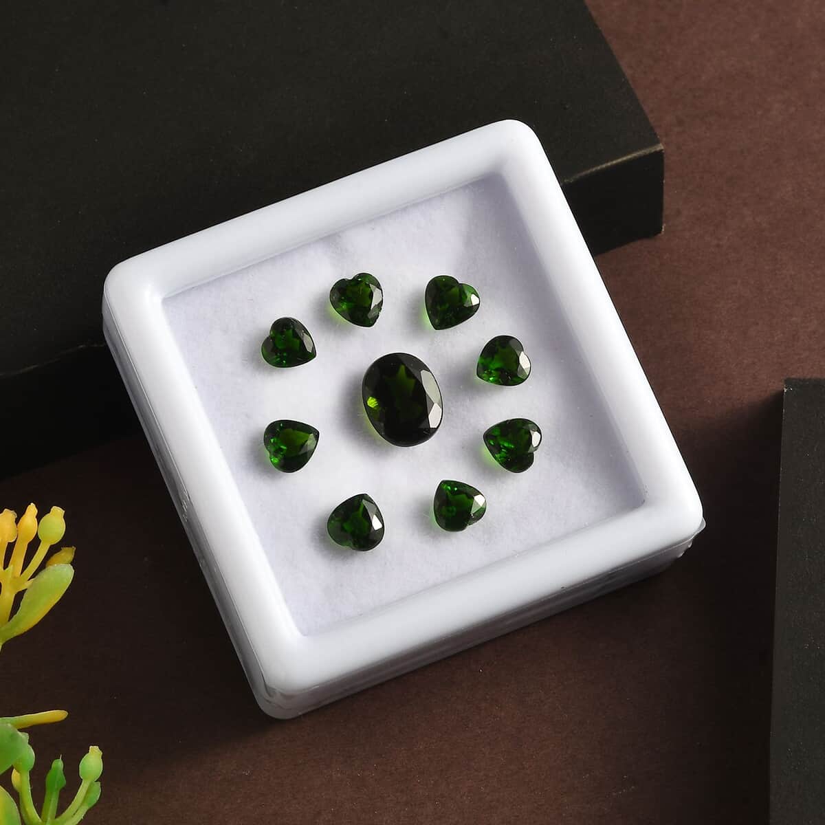 Chrome Diopside Assorted Box (Mix Mix mm) 5.63 ctw image number 1