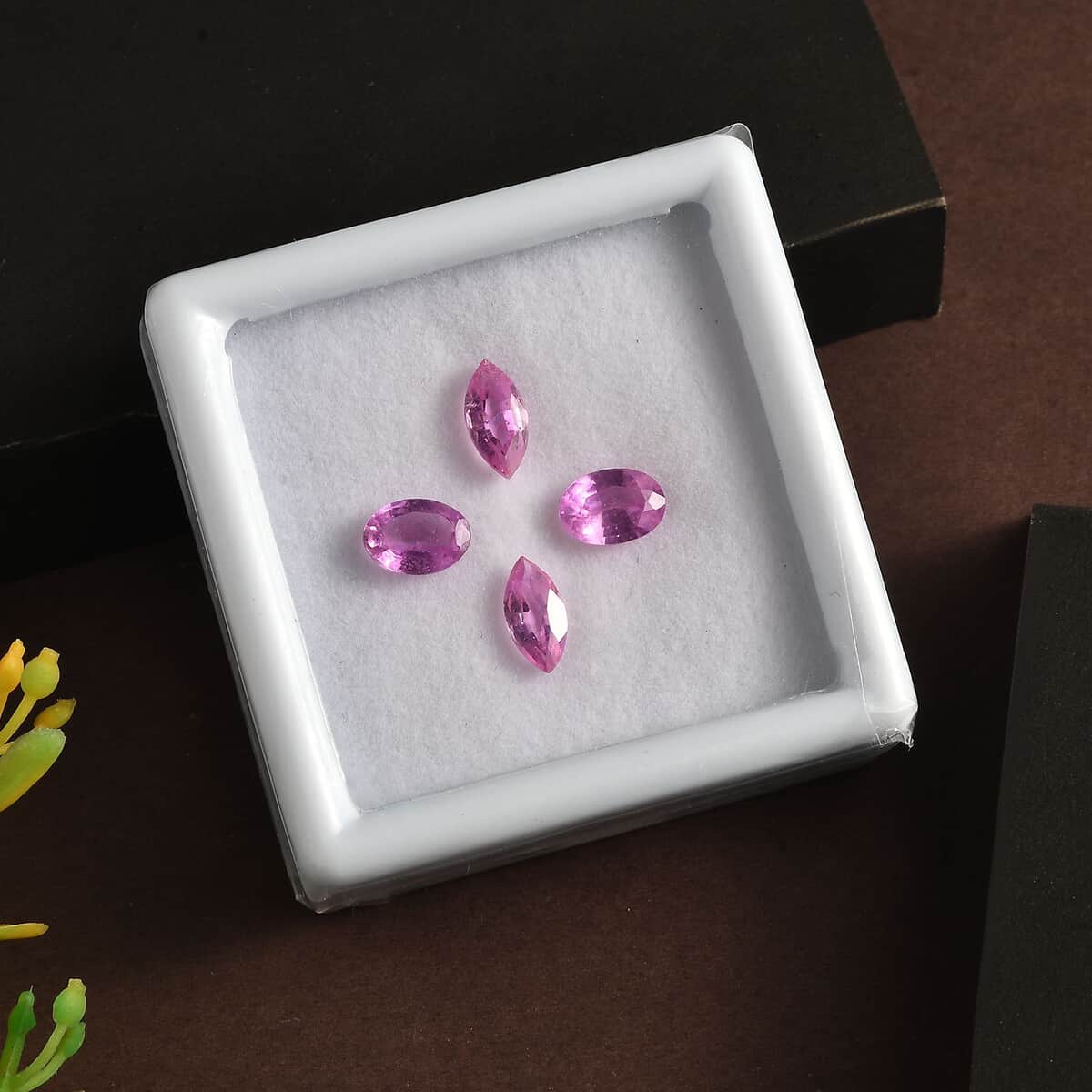 Ilakaka Hot Pink Sapphire (FF) Assorted Box (Mix Mix mm) 3.58 ctw image number 1