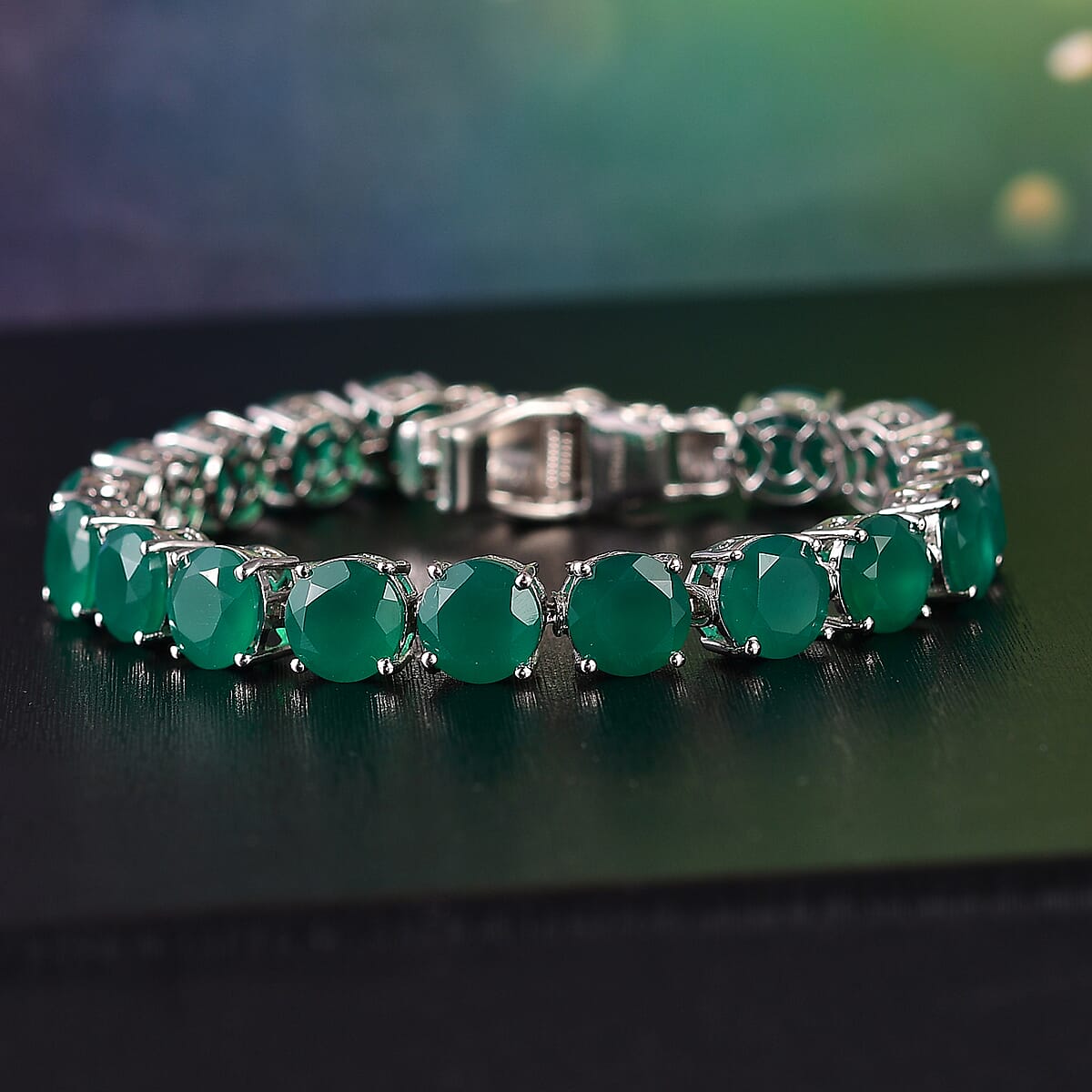 Karis Verde Onyx 28.80 ctw Dragon Lock Bracelet in Platinum Bond (6.50 In) image number 1
