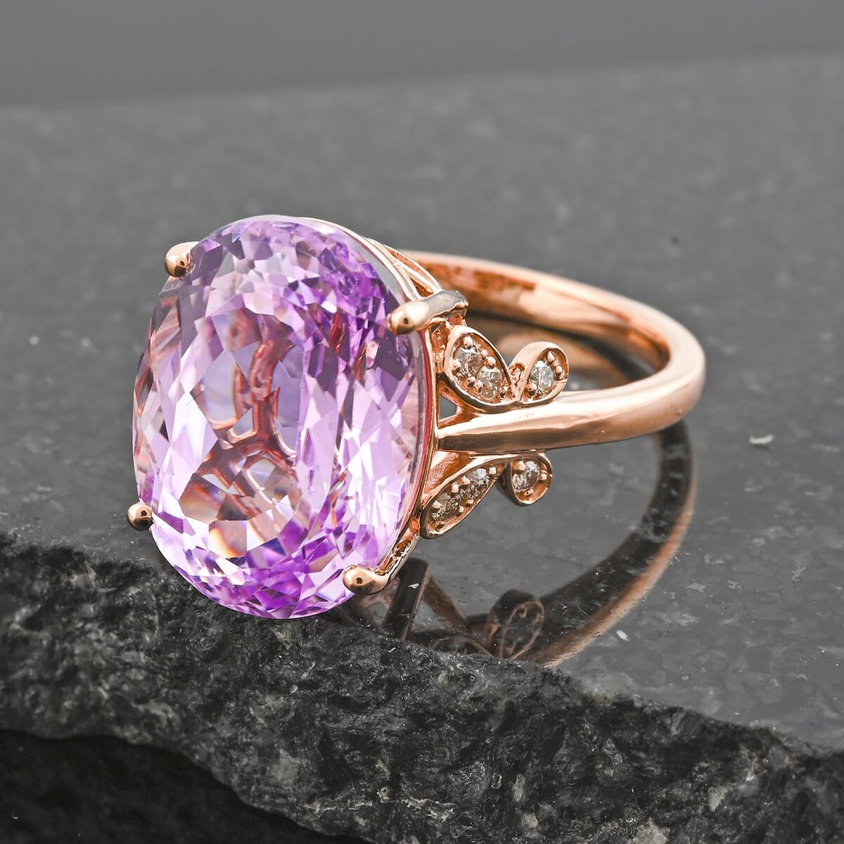 Certified & Appraised Luxoro AAA Martha Rocha Kunzite and I2 Diamond 13.10 ctw Ring in 10K Rose Gold (Size 7.0) 4.56 Grams image number 1