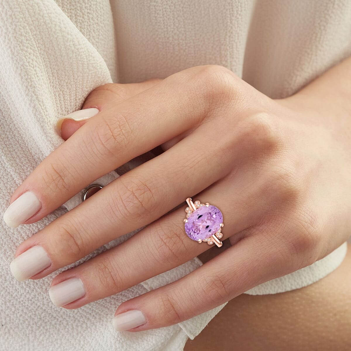 Certified & Appraised Luxoro AAA Martha Rocha Kunzite and I2 Diamond 13.10 ctw Ring in 10K Rose Gold (Size 7.0) 4.56 Grams image number 2