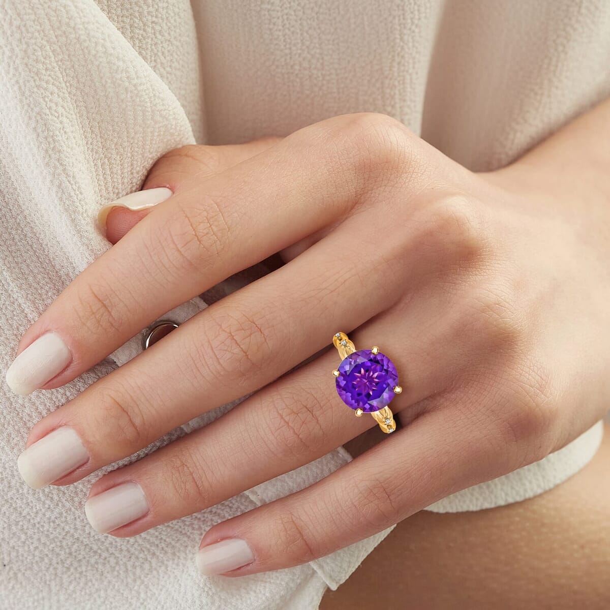 Certified & Appraised Luxoro AAA Natural Lusaka Amethyst and G-H I2 Diamond 6.52 ctw Ring in 10K Yellow Gold (Size 5.5) 4.60 Grams image number 2