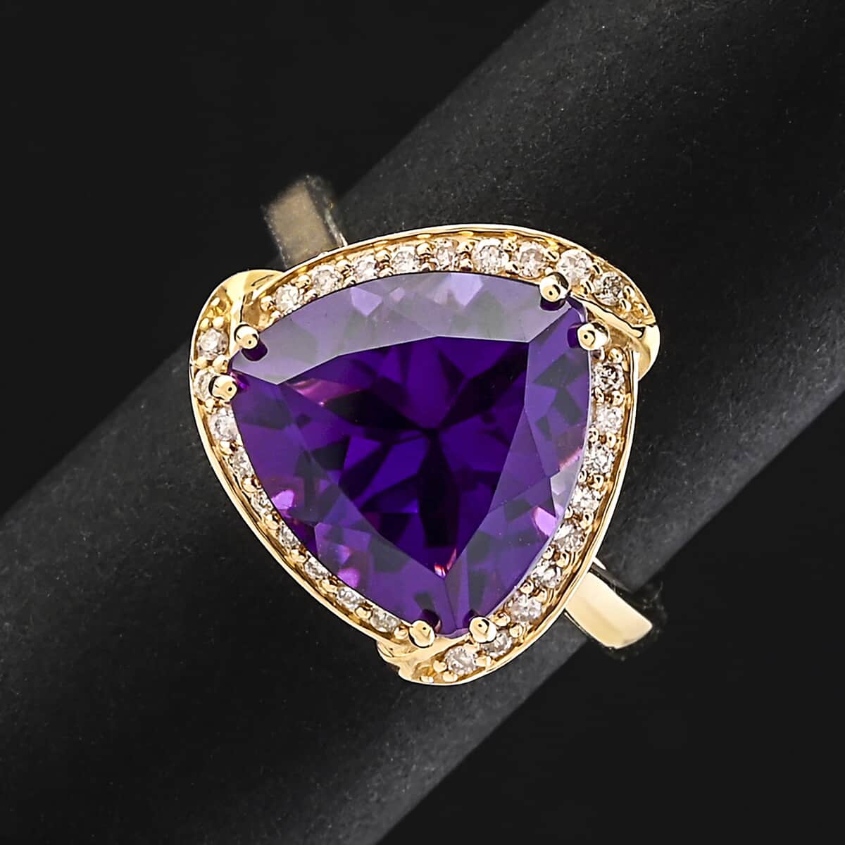 Certified & Appraised Luxoro AAA Natural Lusaka Amethyst and G-H I2 Diamond 6.05 ctw Ring in 10K Yellow Gold (Size 10.0) 4.38 Grams image number 1