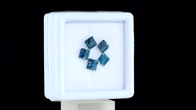 London Blue Topaz Assorted Box (Sqr 5 mm) 3.56 ctw