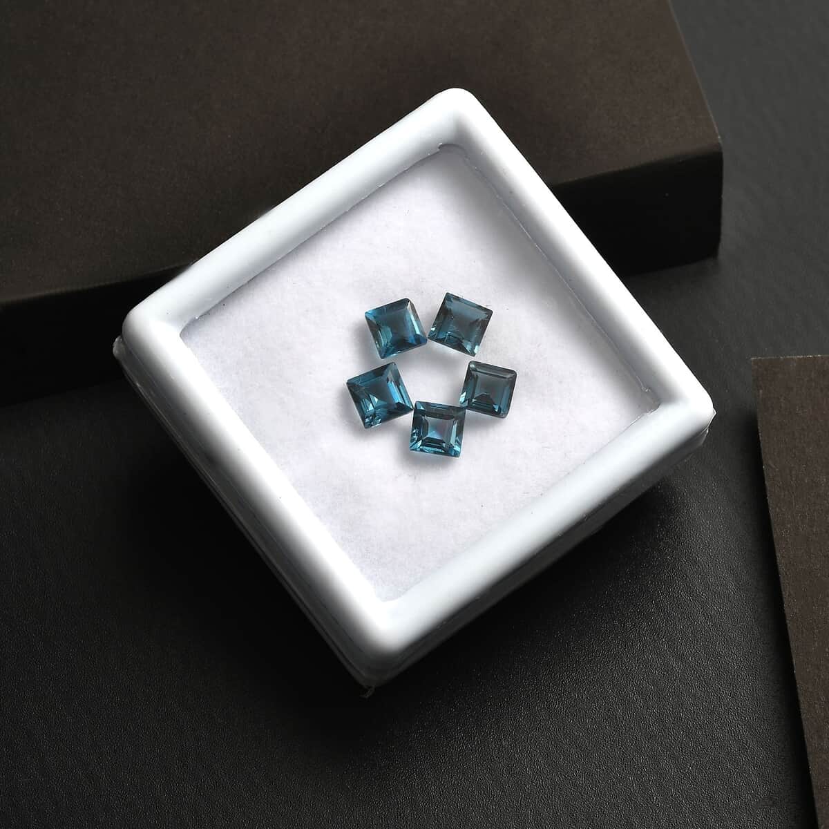 London Blue Topaz Assorted Box (Sqr 5 mm) 3.56 ctw image number 1