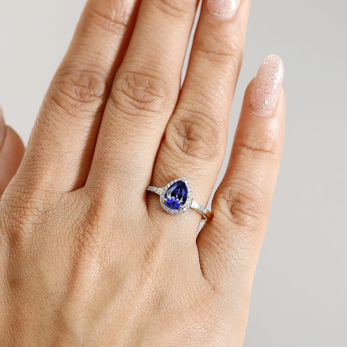 Luxoro 14K Yellow Gold AAA Tanzanite, Diamond (I2) (0.21 cts) Ring (Size 7.0) 1.50 ctw image number 2