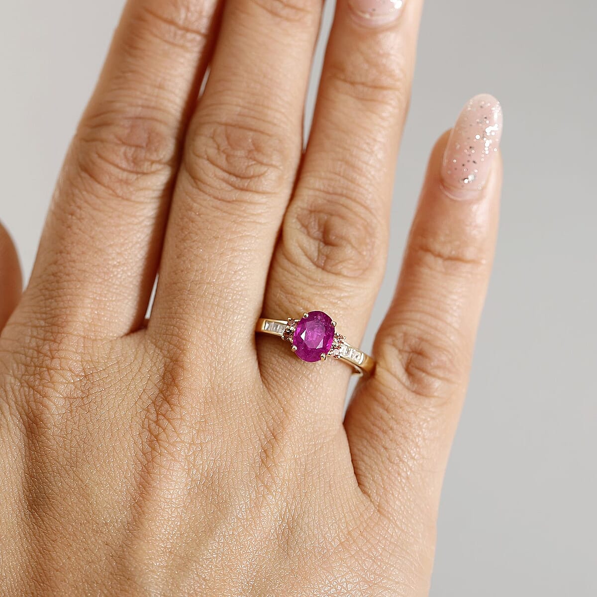 10K Yellow Gold  AAA   Royal Ruby ,  Padparadscha Sapphire ,  White Diamond  I2 Main Stone With Side Stone Ring ,  Gold Wt. 3.25 g 1.49 ctw image number 2