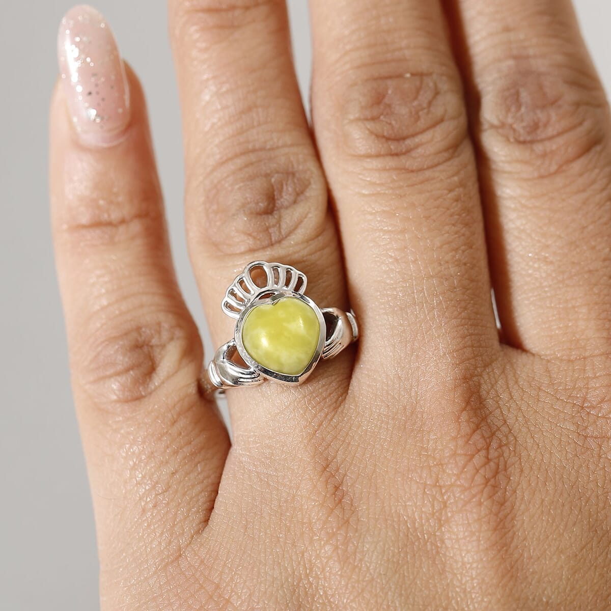 Connemara Marble 2.80 ctw Claddagh Ring in Rhodium Over Sterling Silver (Size 11.0) image number 2