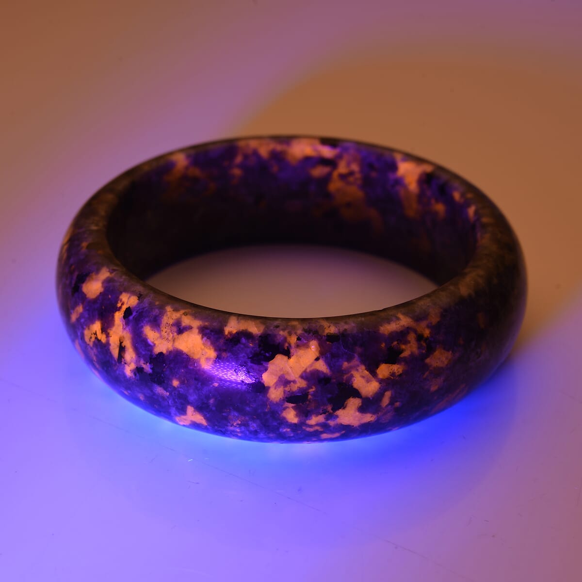 Natural Yooperlite 310.00 ctw Bangle Bracelet (6.75 In) with Free UV Flash Light image number 2