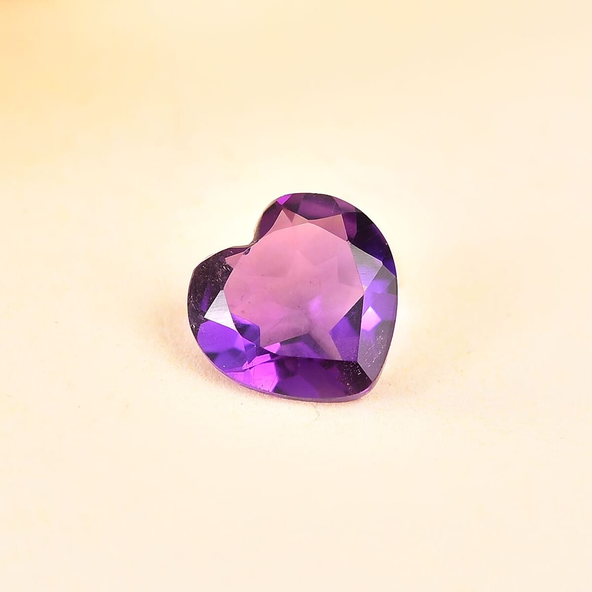 AA African Amethyst (Hrt 7 mm) 0.88 ctw image number 1