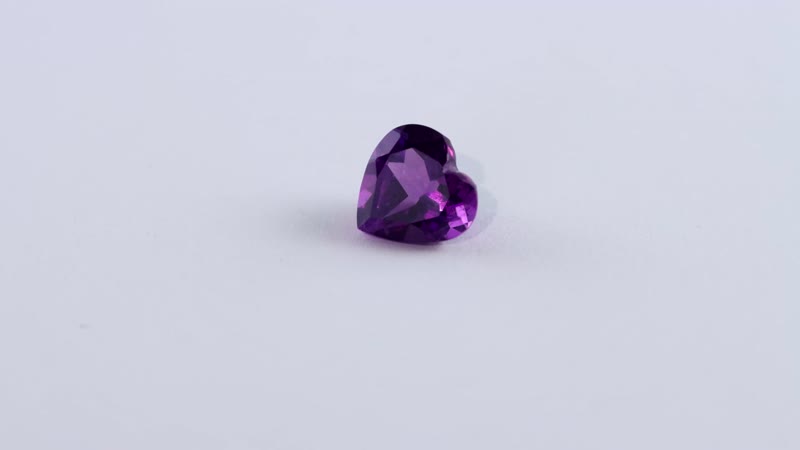 AA African Amethyst (Hrt 9 mm) 2.07 ctw