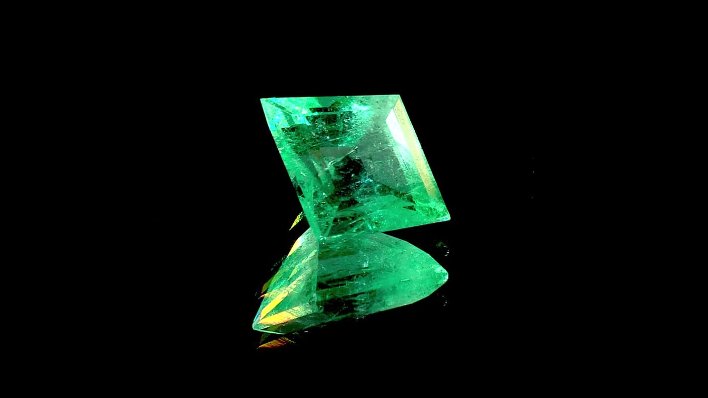 AAAA Boyaca Colombian Mint Emerald (Fancy Free Size) 1.00 ctw