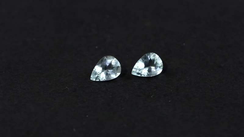 Goshenite Set of 2 (Pear 7x5 mm) 1.05 ctw