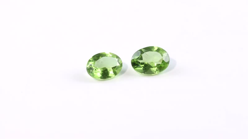 Hebei Peridot Set of 2 (Oval 8x6 mm) 2.42 ctw