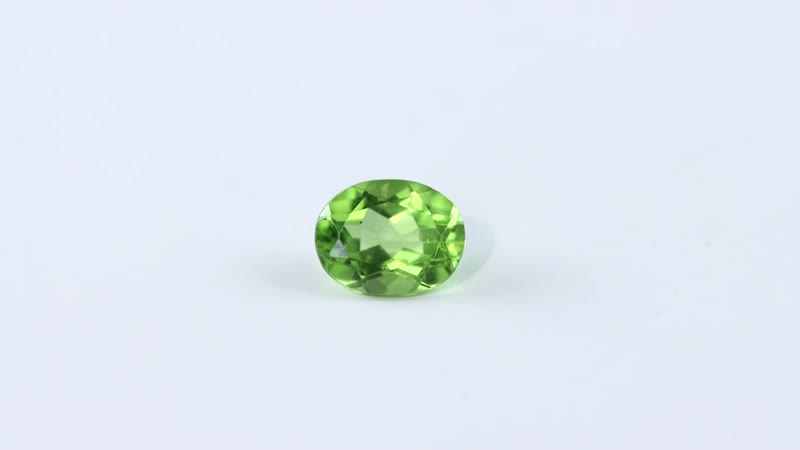 Hebei Peridot (Oval 9x7 mm) 1.66 ctw