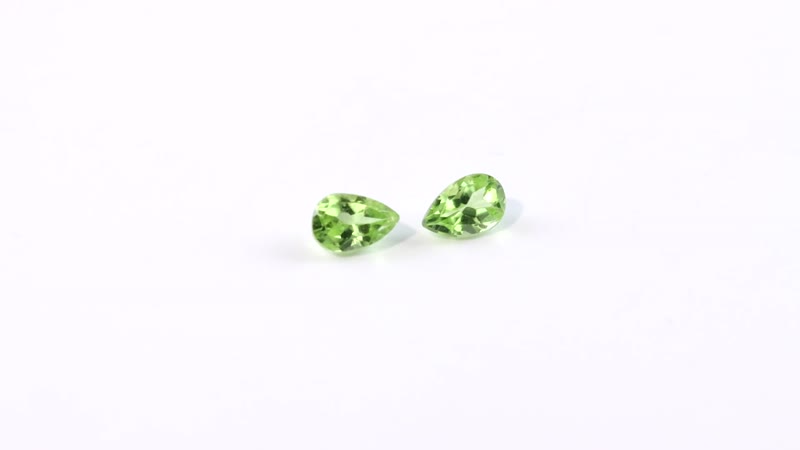 Hebei Peridot Set of 2 (Pear 6x4 mm) 0.76 ctw