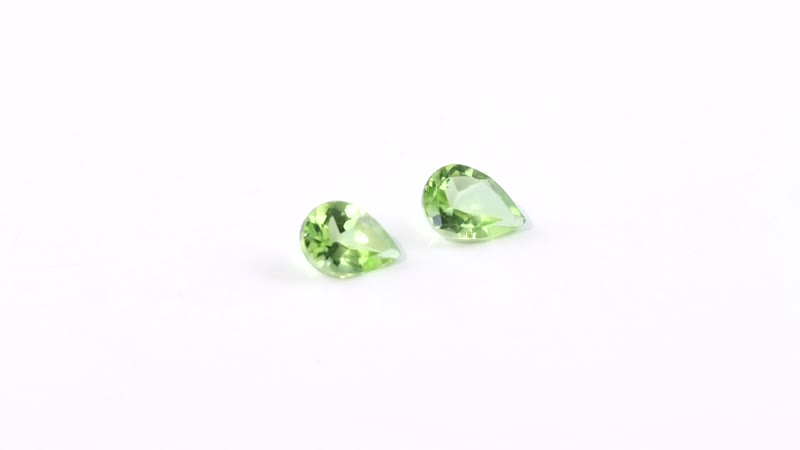 Hebei Peridot Set of 2 (Pear 7x5 mm) 1.31 ctw