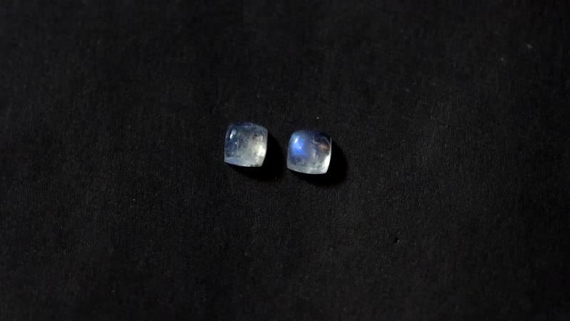 AA Rainbow Moonstone Set of 2 (Cushion 5x5 mm) 1.28 ctw