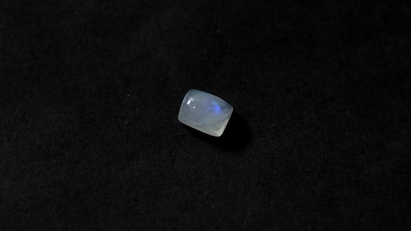 Rainbow Moonstone (Cush 8x6 mm) 1.59 ctw