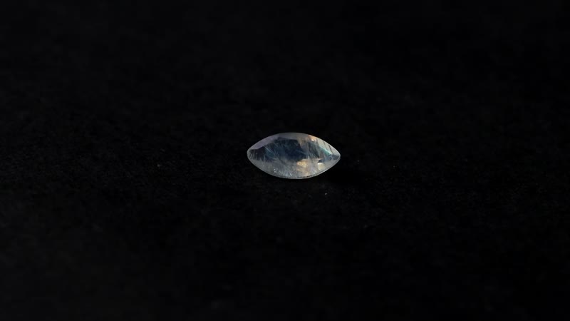 AA Rainbow Moonstone (Mrq 10x5 mm) 0.96 ctw