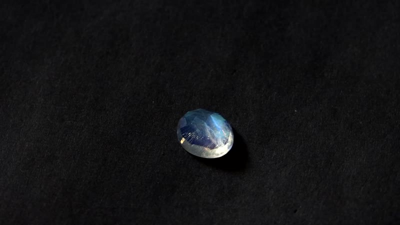 AA Rainbow Moonstone (Oval 10x8 mm) 2.20 ctw