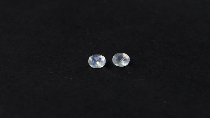 AA Rainbow Moonstone Set of 2 (Oval 5x4 mm) 0.61 ctw