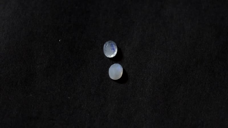 AA Rainbow Moonstone Set of 2 (Oval 5x4 mm) 0.72 ctw
