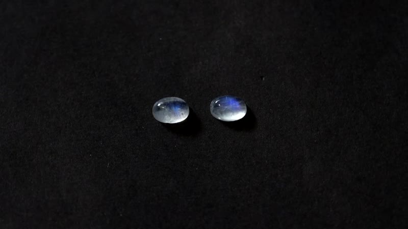 AA Rainbow Moonstone Set of 2 (Oval 6x4 mm) 0.87 ctw